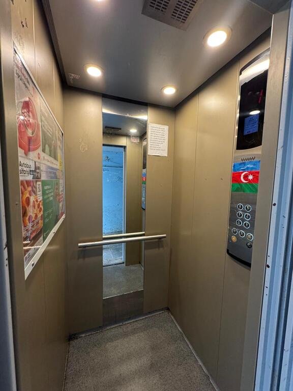 Satılır 3 otaqlı köhnə tikili, 85 m², İnşaatçılar m.-17