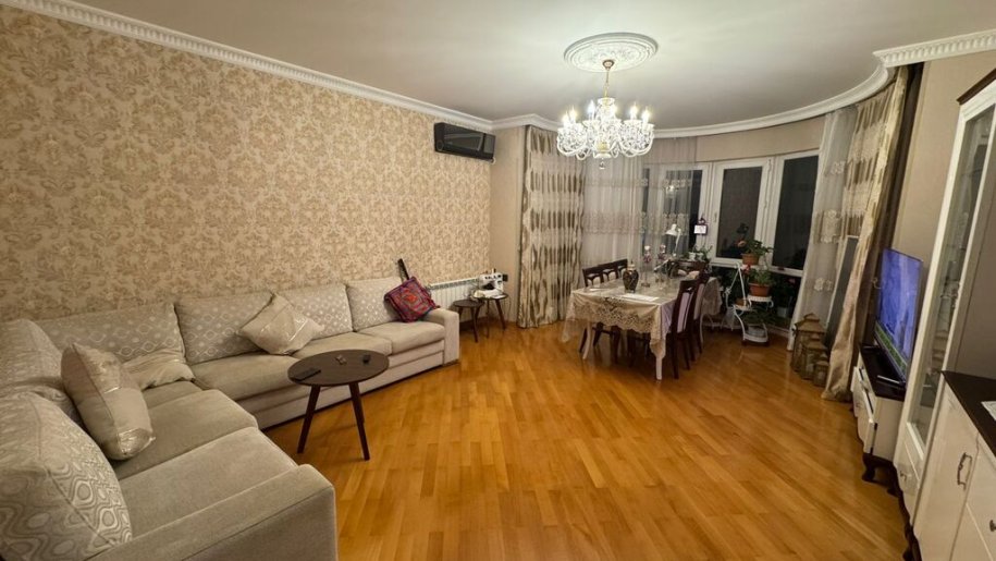 Satılır 3 otaqlı yeni tikili, 130 m², 8 noyabr-1