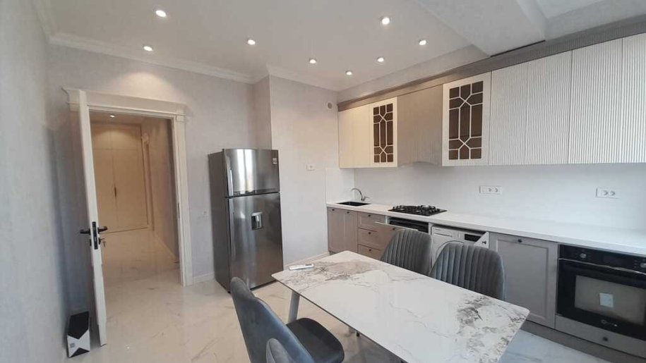 Kirayə verilir 3 otaqlı yeni tikili, 150 m², 28 May m.-10