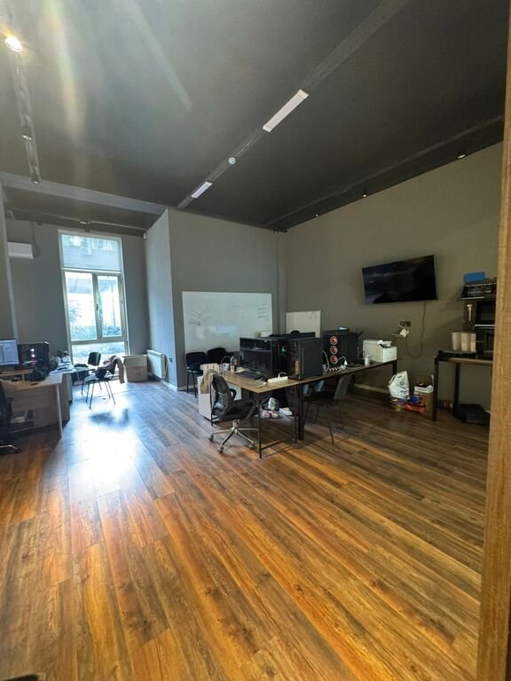 120 m<sup>2</sup> ofis icarəyə verilir, 28 May m.-8