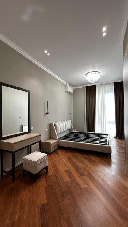 Kirayə verilir 4 otaqlı yeni tikili, 220 m², 28 May m.-4