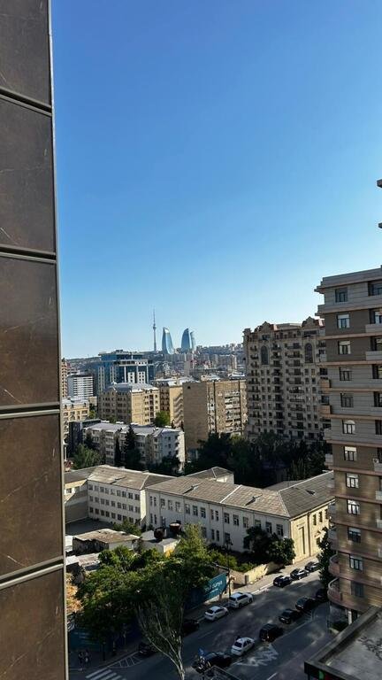 Kirayə verilir 4 otaqlı yeni tikili, 220 m², 28 May m.-10