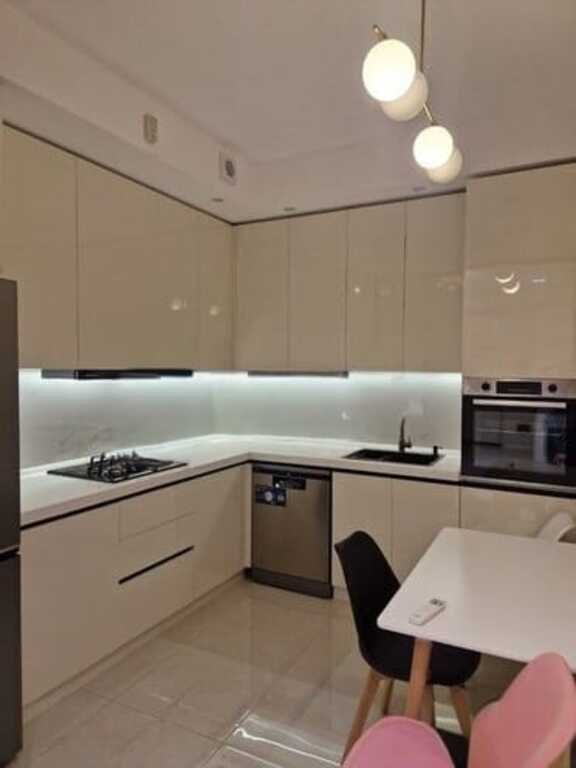 Kirayə verilir 3 otaqlı yeni tikili, 120 m², 8 noyabr-8