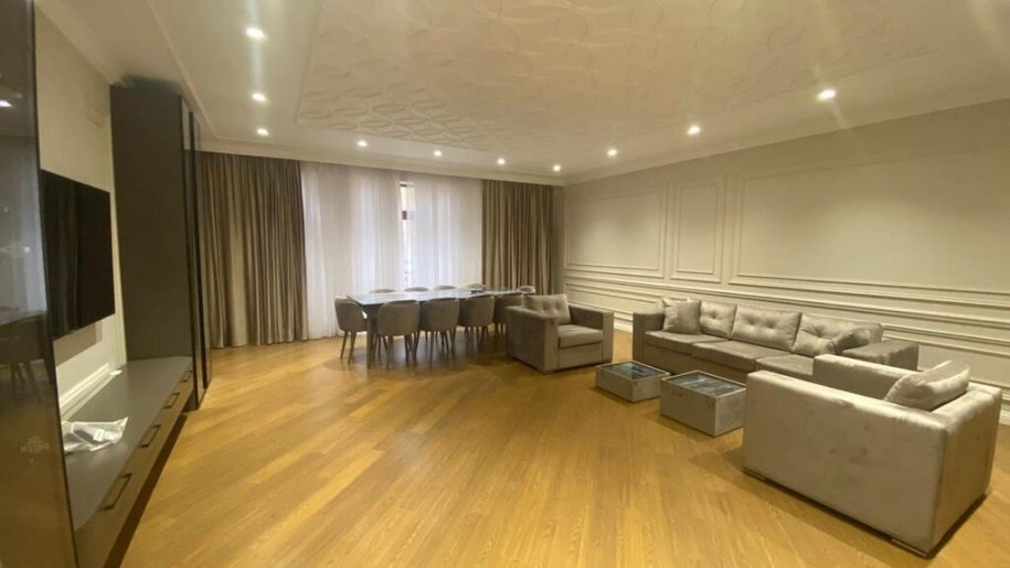 Kirayə verilir 3 otaqlı yeni tikili, 200 m², 28 May m.-2