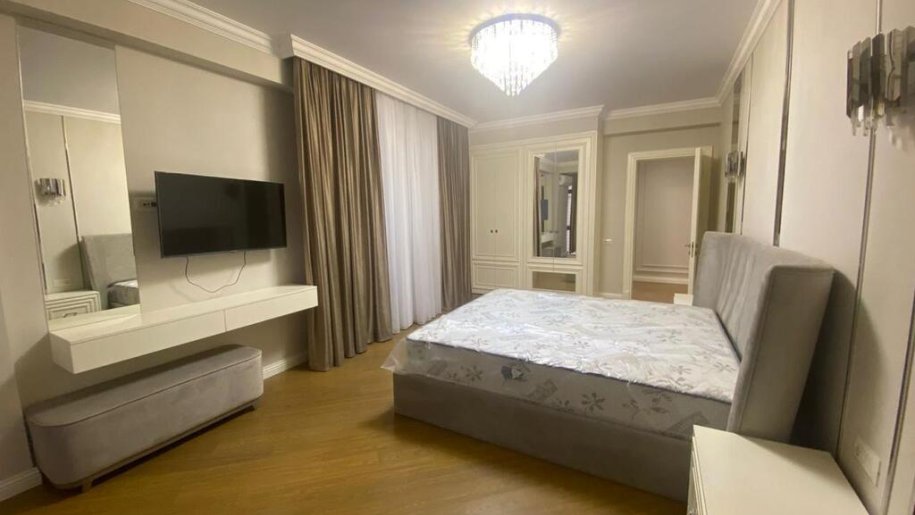 Kirayə verilir 3 otaqlı yeni tikili, 200 m², 28 May m.-4