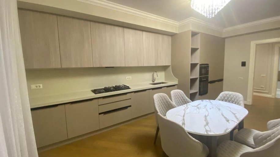 Kirayə verilir 3 otaqlı yeni tikili, 200 m², 28 May m.-7