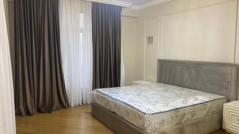 Kirayə verilir 3 otaqlı yeni tikili, 200 m², 28 May m.-9