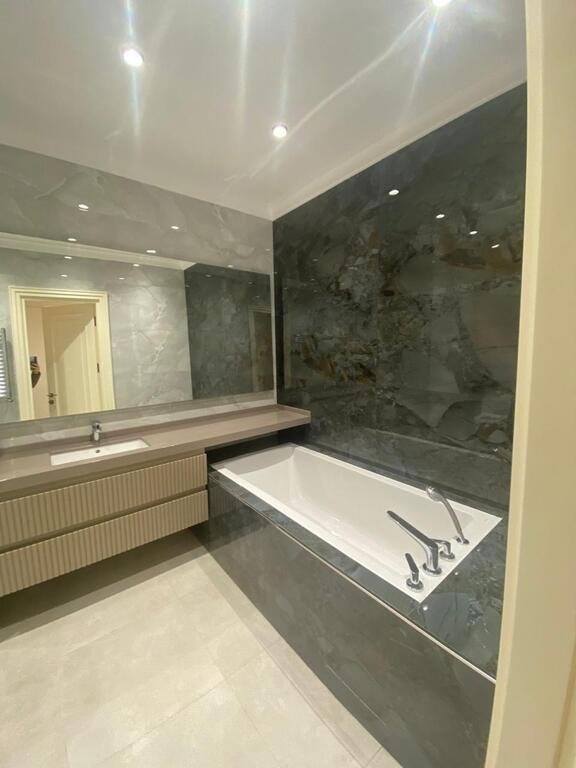 Kirayə verilir 3 otaqlı yeni tikili, 200 m², 28 May m.-11