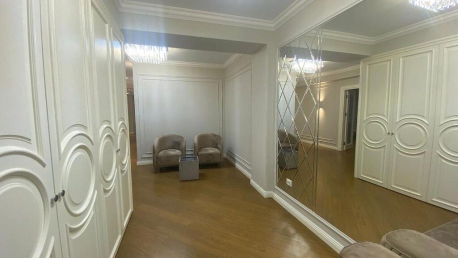 Kirayə verilir 3 otaqlı yeni tikili, 200 m², 28 May m.-14