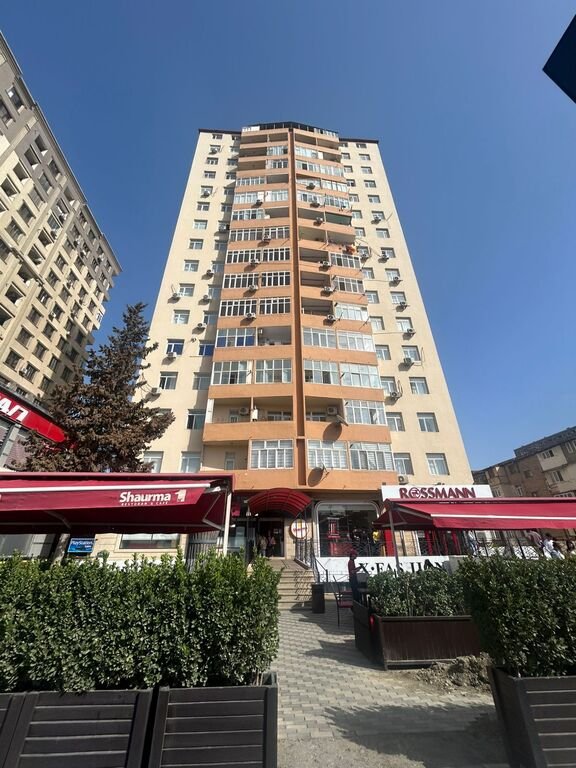Satılır 4 otaqlı yeni tikili, 160 m², İnşaatçılar m.-1
