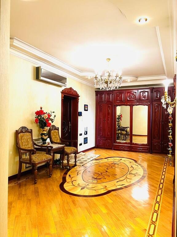 Satılır 4 otaqlı yeni tikili, 160 m², İnşaatçılar m.-3