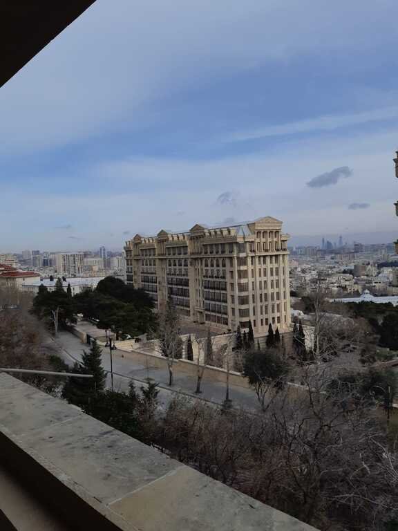 Kirayə verilir 2 otaqlı köhnə tikili, 65 m², İçərişəhər m.-1