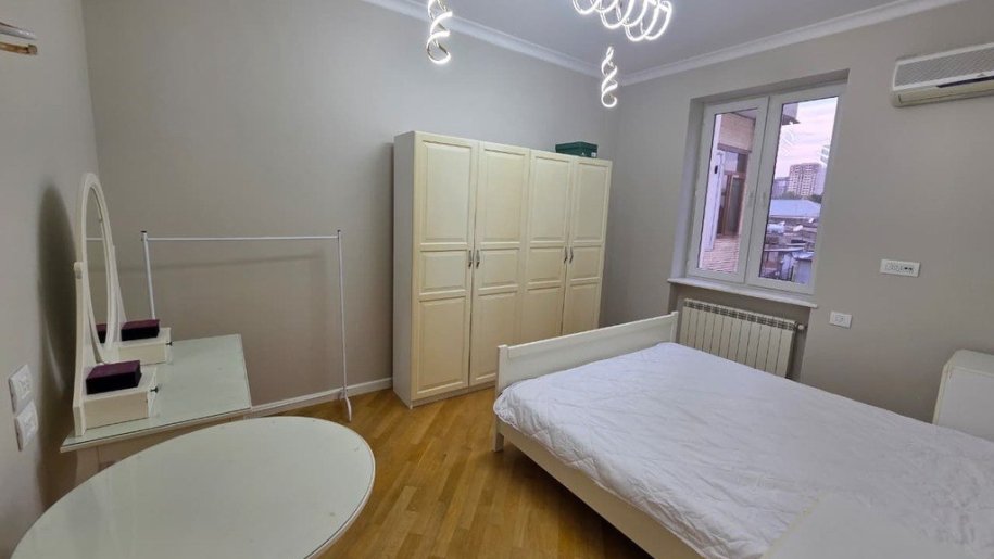 Satılır 3 otaqlı köhnə tikili, 96 m², 28 May m.-3