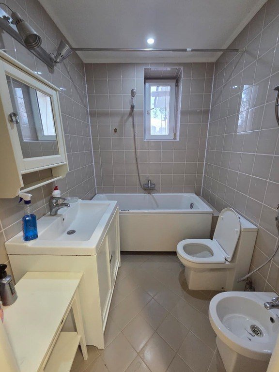 Satılır 3 otaqlı köhnə tikili, 96 m², 28 May m.-8