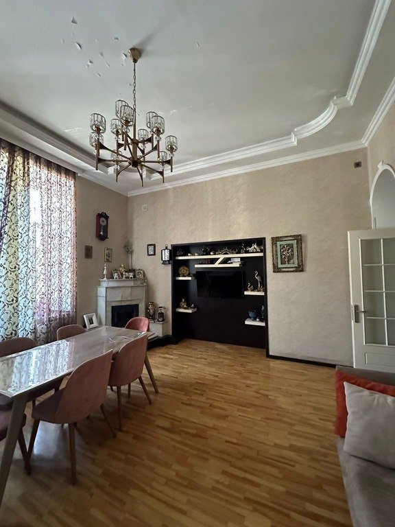 Kirayə verilir 3 otaqlı köhnə tikili, 110 m², Sahil m.-1
