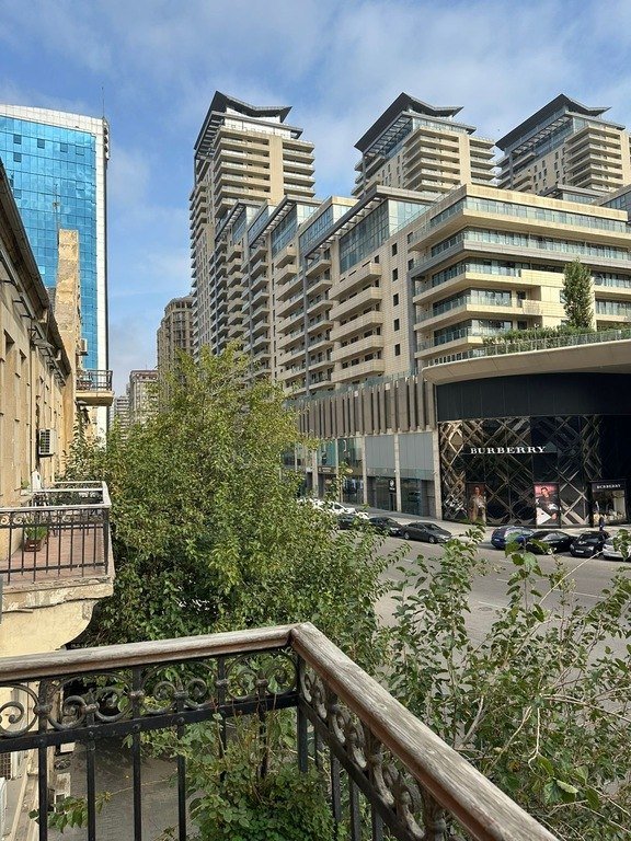 Kirayə verilir 3 otaqlı köhnə tikili, 110 m², Sahil m.-2