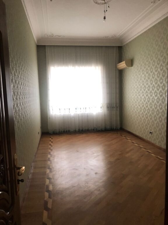 400 m<sup>2</sup> ofis icarəyə verilir, Gənclik m.-1