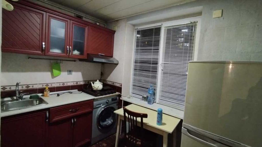 Kirayə verilir 3 otaqlı köhnə tikili, 70 m², İnşaatçılar m.-9