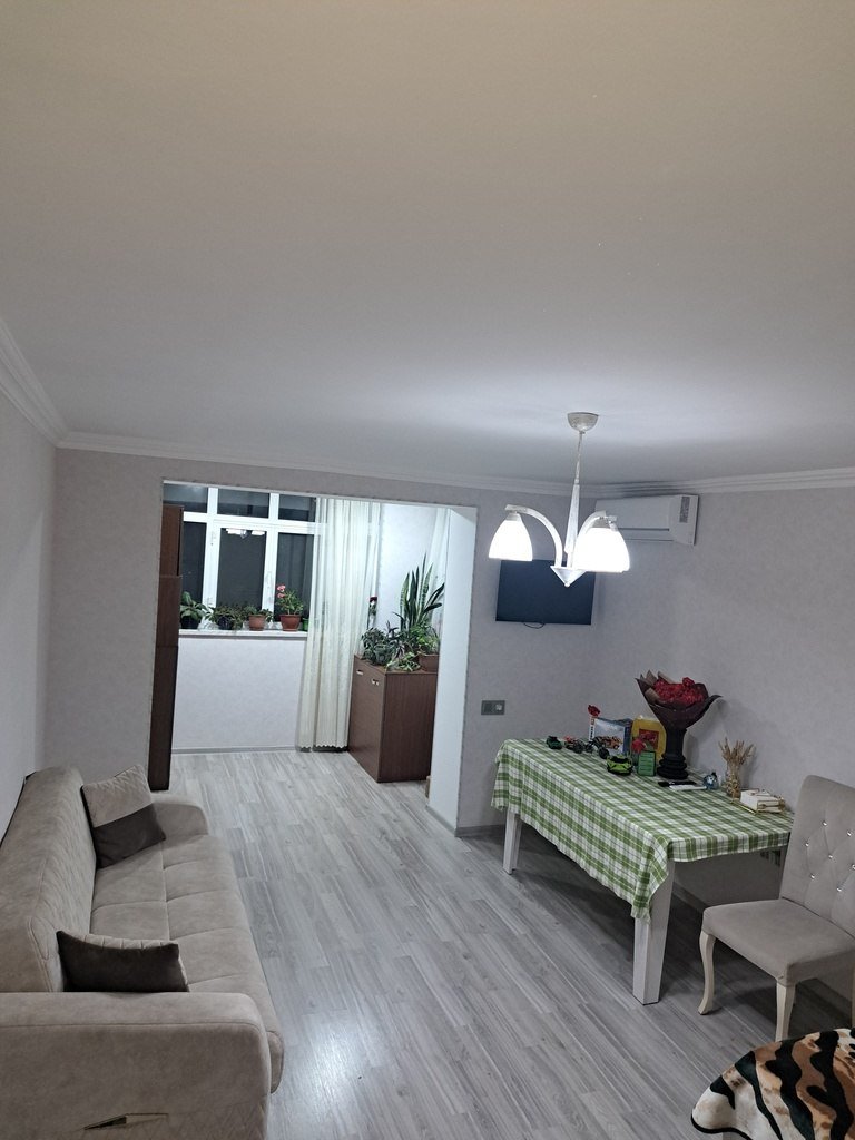 Satılır 1 otaqlı köhnə tikili, 35 m², İnşaatçılar m.-10