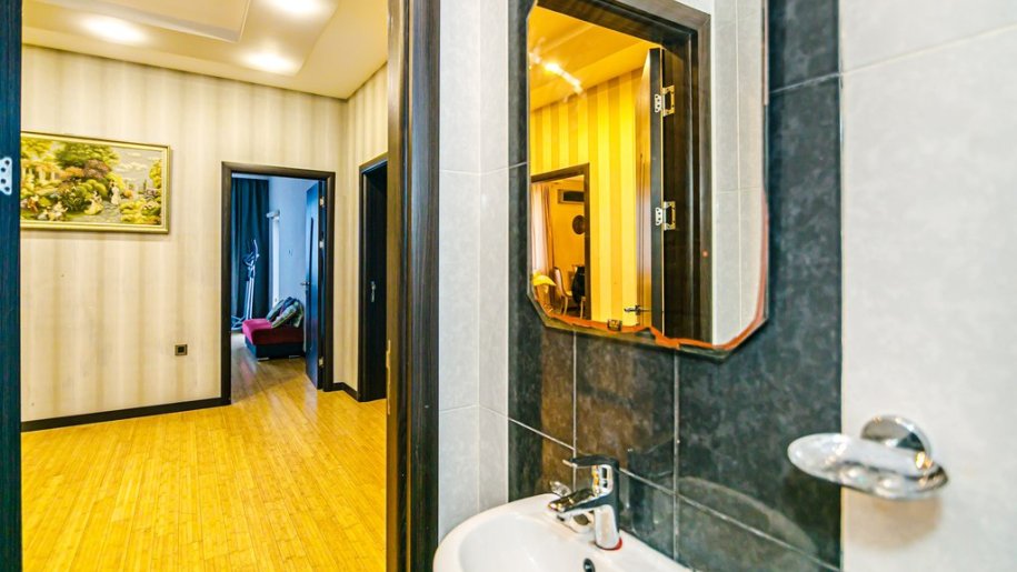 Kirayə verilir 3 otaqlı yeni tikili, 180 m², 8 noyabr-11