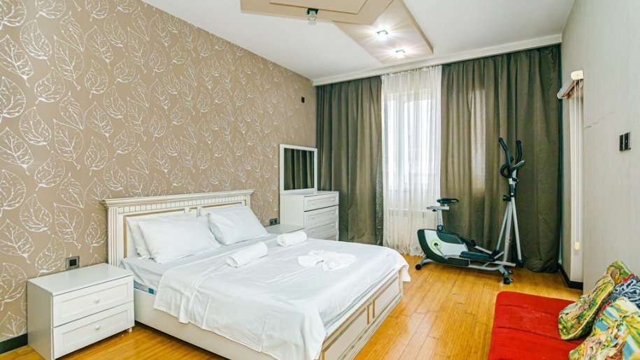 Kirayə verilir 3 otaqlı yeni tikili, 180 m², 8 noyabr-12
