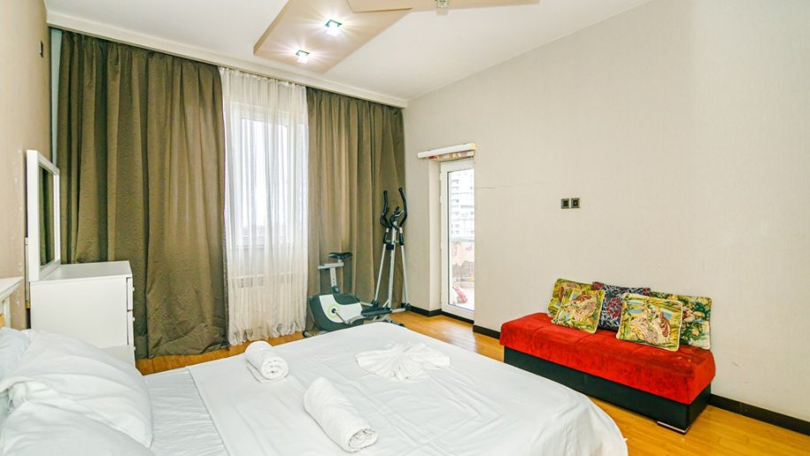 Kirayə verilir 3 otaqlı yeni tikili, 180 m², 8 noyabr-13