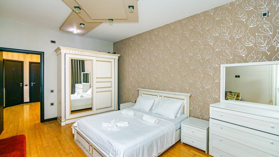Kirayə verilir 3 otaqlı yeni tikili, 180 m², 8 noyabr-15