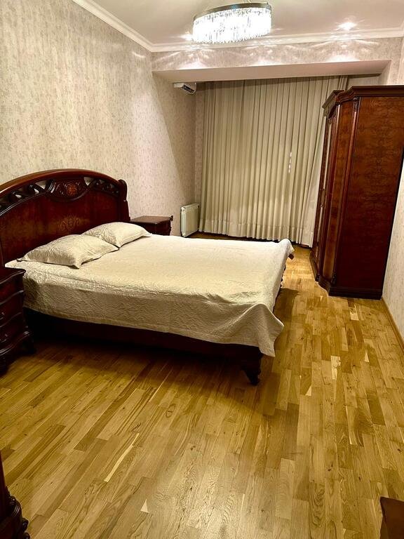 Kirayə verilir 3 otaqlı yeni tikili, 125 m², 28 May m.-10