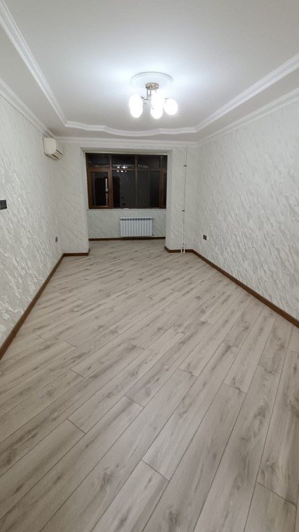 Satılır 2 otaqlı köhnə tikili, 60 m², 8-ci mikrorayon-1