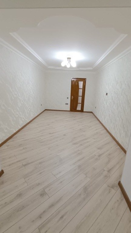 Satılır 2 otaqlı köhnə tikili, 60 m², 8-ci mikrorayon-2