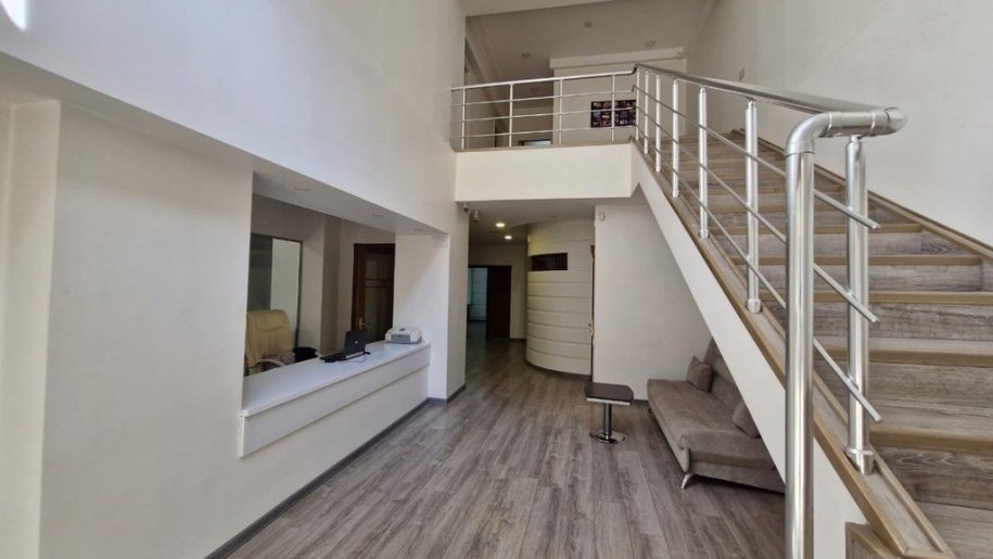 350 m<sup>2</sup> ofis icarəyə verilir, Gənclik m.-1