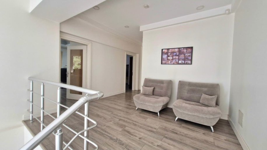 350 m<sup>2</sup> ofis icarəyə verilir, Gənclik m.-2