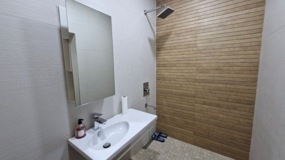 350 m<sup>2</sup> ofis icarəyə verilir, Gənclik m.-5