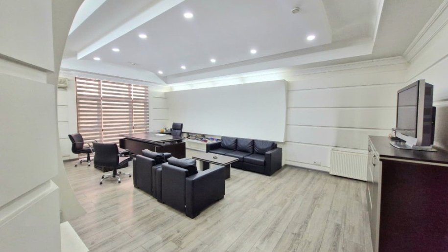 350 m<sup>2</sup> ofis icarəyə verilir, Gənclik m.-20