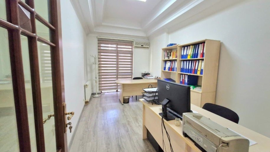 350 m<sup>2</sup> ofis icarəyə verilir, Gənclik m.-22