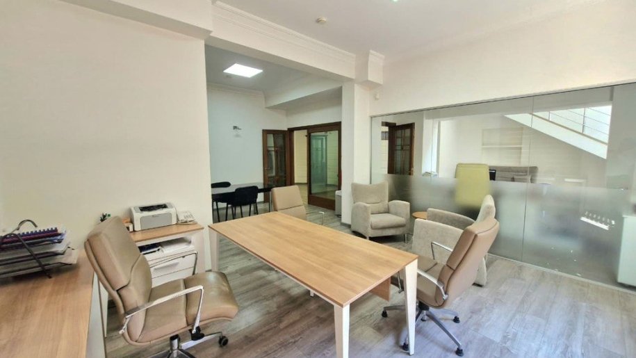 350 m<sup>2</sup> ofis icarəyə verilir, Gənclik m.-24