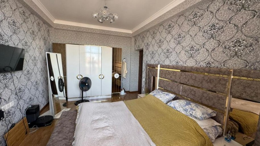 Satılır 4 otaqlı yeni tikili, 142 m², İnşaatçılar m.-3