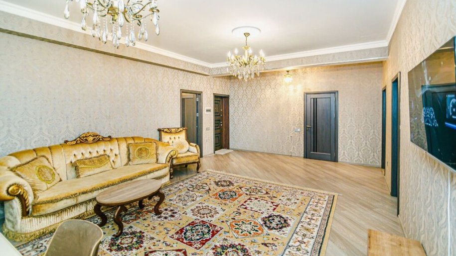 Kirayə verilir 3 otaqlı yeni tikili, 140 m², 28 May m.-5
