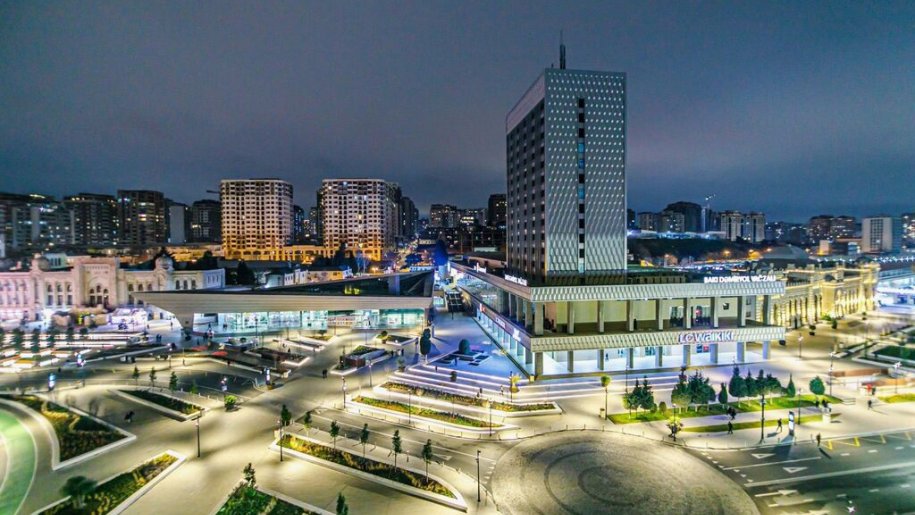 Kirayə verilir 3 otaqlı yeni tikili, 140 m², 28 May m.-18