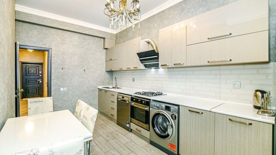 Kirayə verilir 3 otaqlı yeni tikili, 140 m², 28 May m.-19