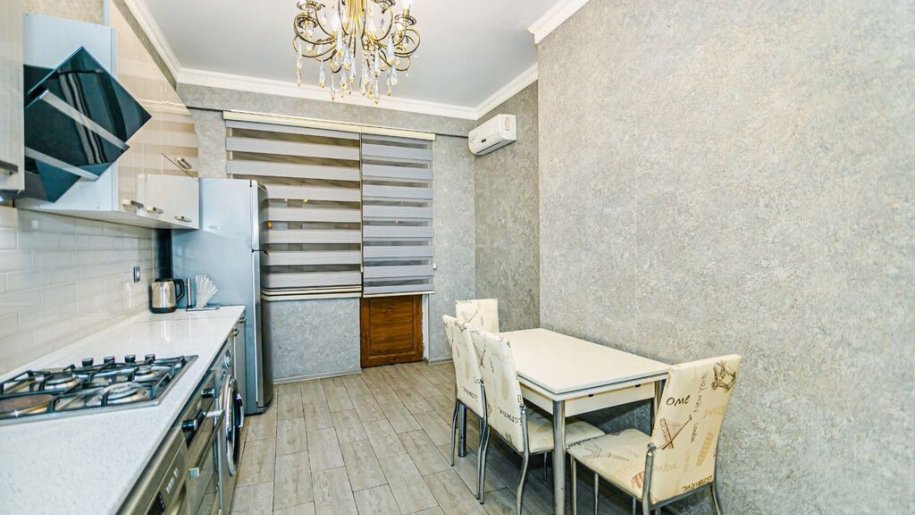 Kirayə verilir 3 otaqlı yeni tikili, 140 m², 28 May m.-20