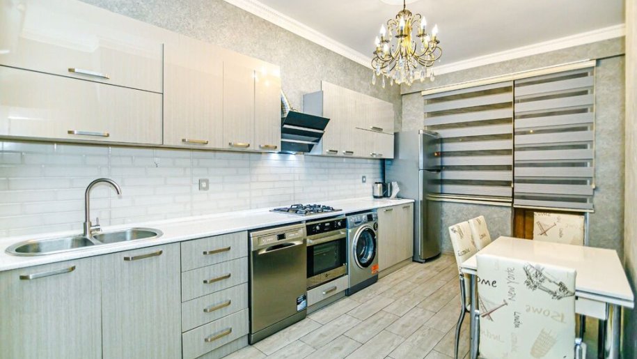 Kirayə verilir 3 otaqlı yeni tikili, 140 m², 28 May m.-22