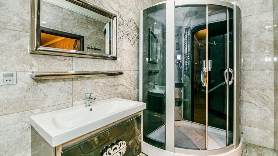 Kirayə verilir 3 otaqlı yeni tikili, 140 m², 28 May m.-24