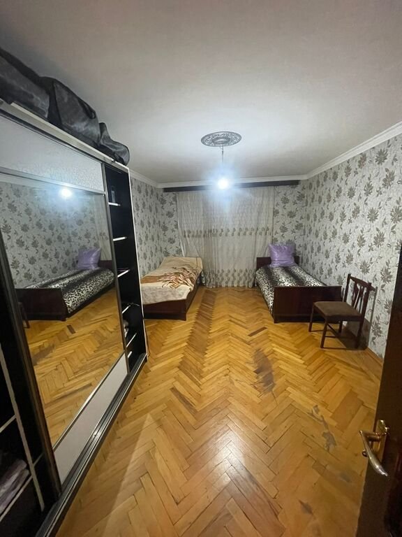 Kirayə verilir 3 otaqlı köhnə tikili, 100 m², Elmlər Akademiyası m.-1