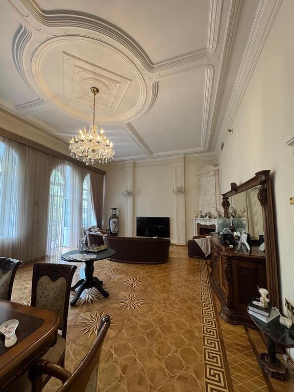 Kirayə verilir 6 otaqlı köhnə tikili, 300 m², 28 May m.-2