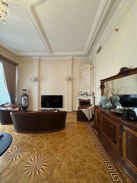 Kirayə verilir 6 otaqlı köhnə tikili, 300 m², 28 May m.-3