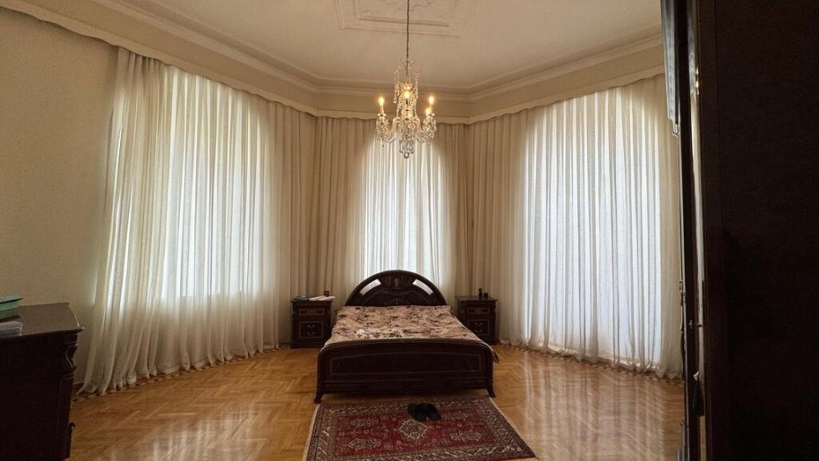 Kirayə verilir 6 otaqlı köhnə tikili, 300 m², 28 May m.-4