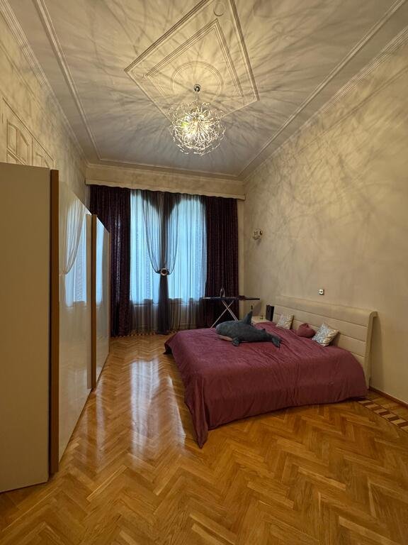 Kirayə verilir 6 otaqlı köhnə tikili, 300 m², 28 May m.-5