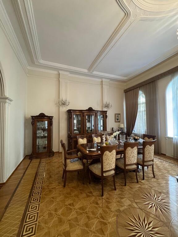 Kirayə verilir 6 otaqlı köhnə tikili, 300 m², 28 May m.-8