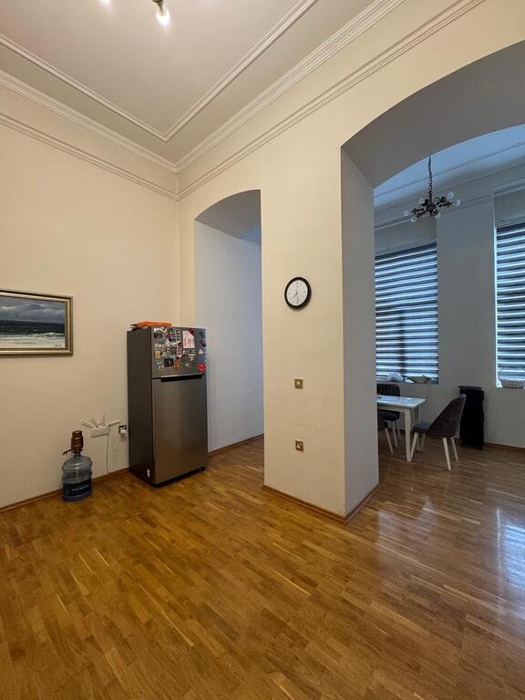 Kirayə verilir 6 otaqlı köhnə tikili, 300 m², 28 May m.-9